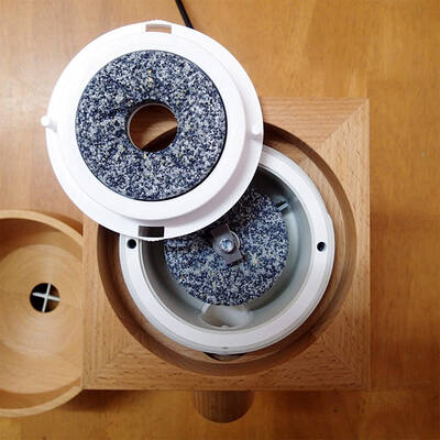 Komo Duett 200 grain mill / flaker stones