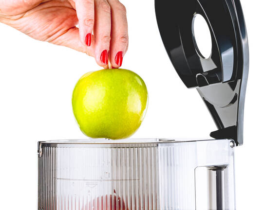odšťavňovač Sana Juicer 878 | násypka