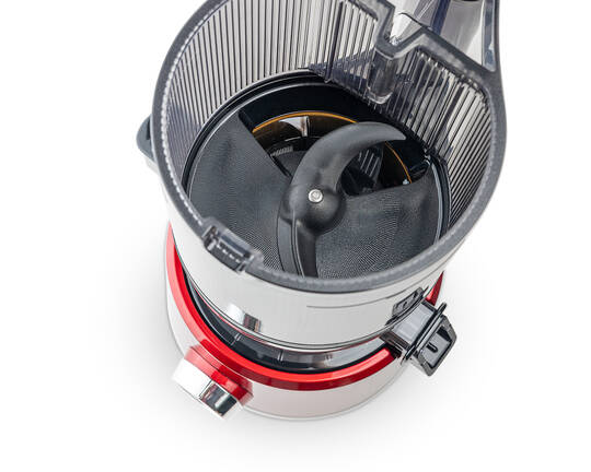 odšťavňovač Sana Juicer 878 | násypka uvnitř